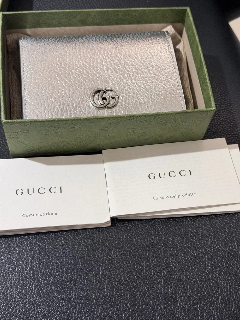 NEW!100% Authentic Gucci Silver Metallic Leather wallet with Double G Hardware.